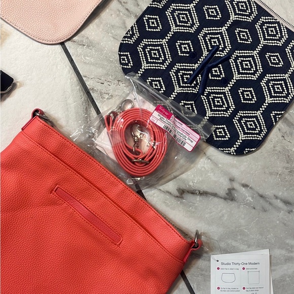 Thirty-One Gifts Huge Set, Crossbody Flaps, Straps - Picture 3 of 3